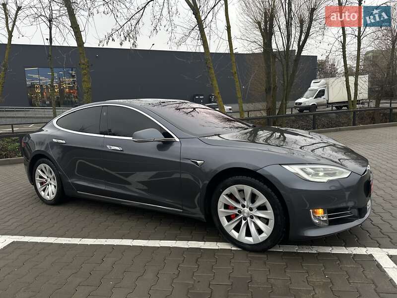 Лифтбек Tesla Model S 2018 в Киеве фото 10 Лифтбек Tesla Model S 2018 в Киеве