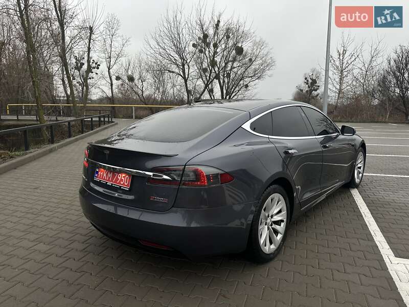 Лифтбек Tesla Model S 2018 в Киеве фото 3 Лифтбек Tesla Model S 2018 в Киеве