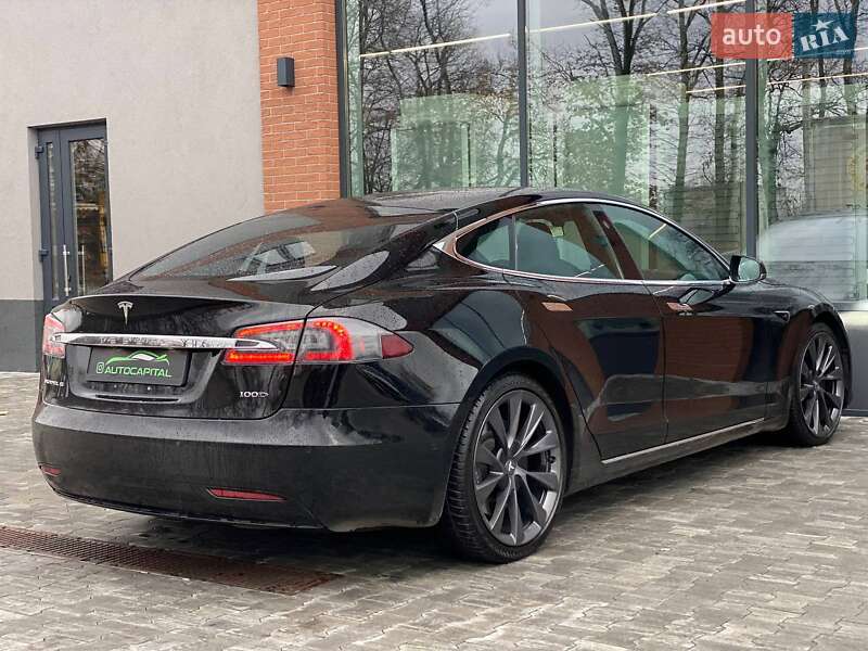 Лифтбек Tesla Model S 2019 в Киеве