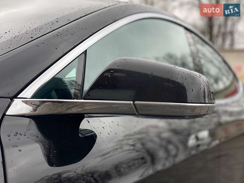 Лифтбек Tesla Model S 2019 в Киеве