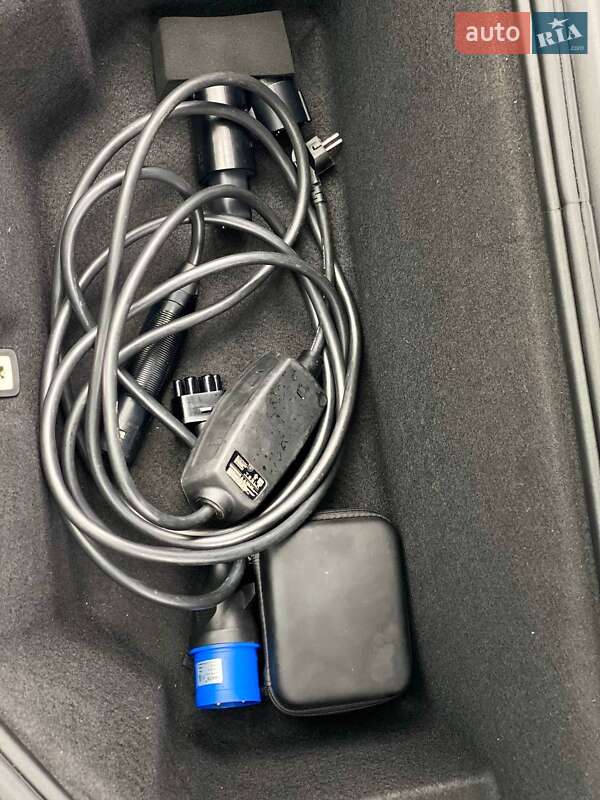 Лифтбек Tesla Model S 2019 в Киеве