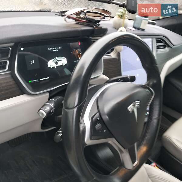 Ліфтбек Tesla Model S 2016 в Чернівцях фото 18 Ліфтбек Tesla Model S 2016 в Чернівцях