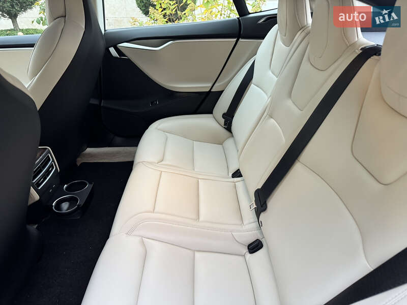 Лифтбек Tesla Model S 2017 в Одессе