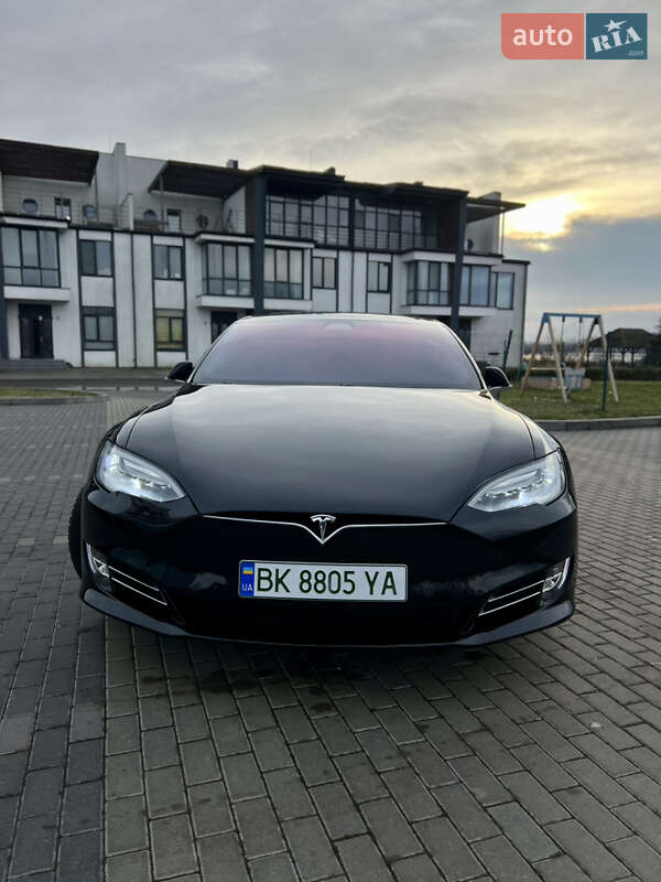 Лифтбек Tesla Model S 2017 в Ровно фото 3 Лифтбек Tesla Model S 2017 в Ровно