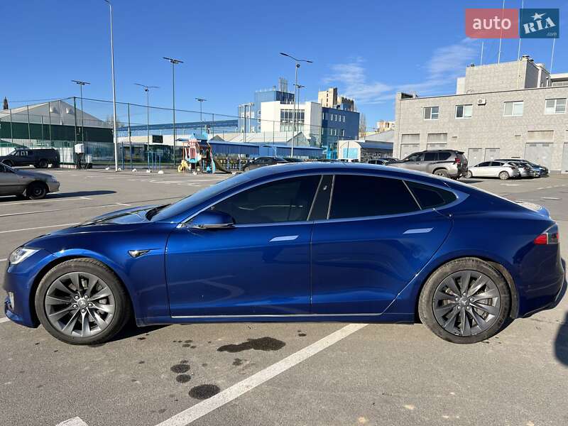 Лифтбек Tesla Model S 2017 в Киеве