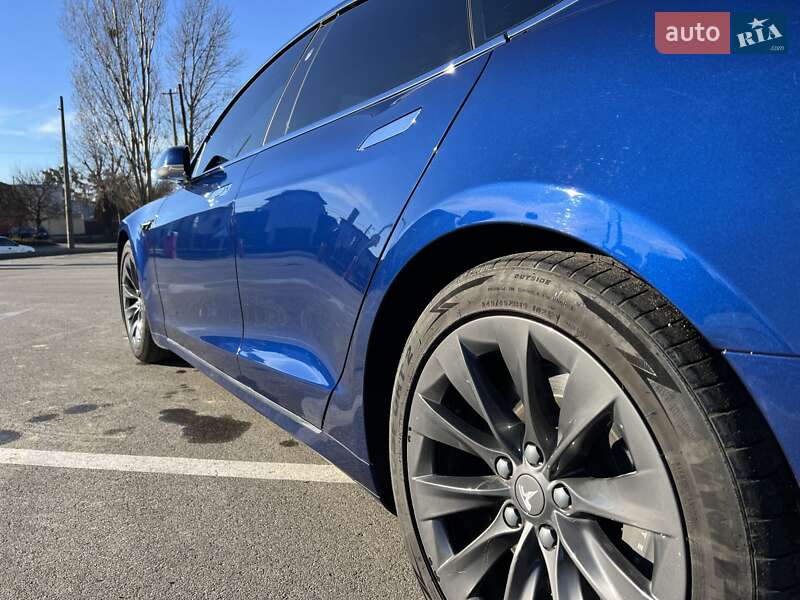 Лифтбек Tesla Model S 2017 в Киеве