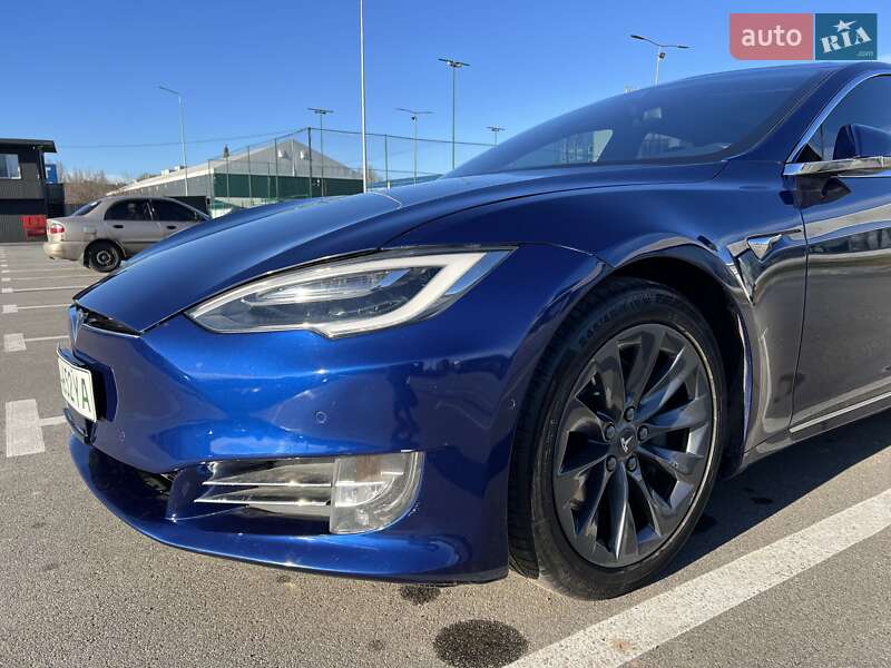 Лифтбек Tesla Model S 2017 в Киеве