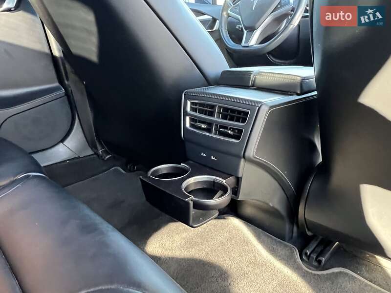 Лифтбек Tesla Model S 2017 в Киеве