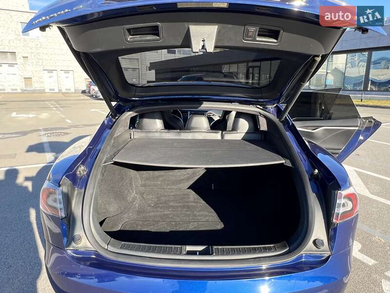 Лифтбек Tesla Model S 2017 в Киеве