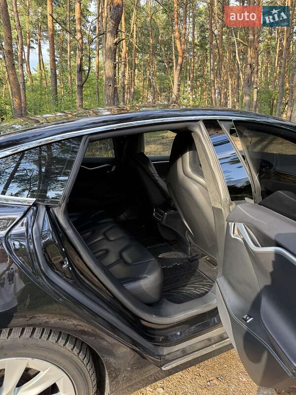 Лифтбек Tesla Model S 2016 в Киеве