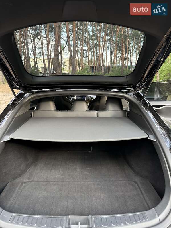 Лифтбек Tesla Model S 2016 в Киеве
