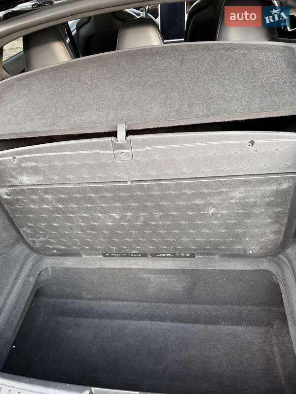 Лифтбек Tesla Model S 2016 в Киеве