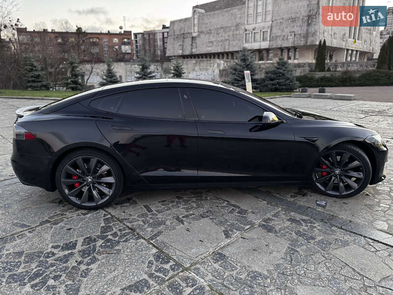 Лифтбек Tesla Model S 2017 в Киеве фото 8 Лифтбек Tesla Model S 2017 в Киеве