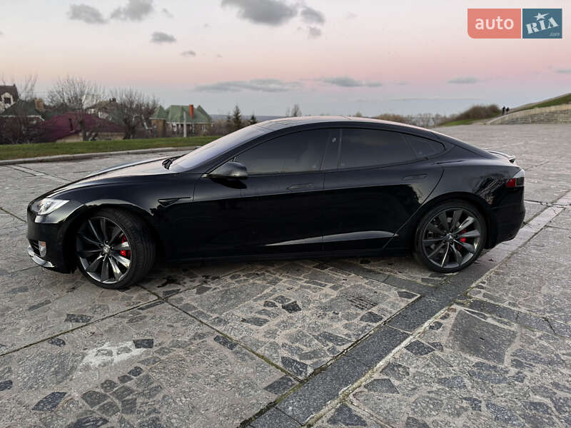 Лифтбек Tesla Model S 2017 в Киеве фото 2 Лифтбек Tesla Model S 2017 в Киеве
