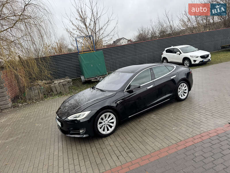 Лифтбек Tesla Model S 2019 в Радивилове