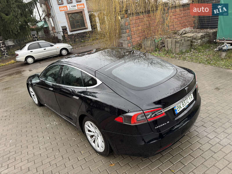Лифтбек Tesla Model S 2019 в Радивилове
