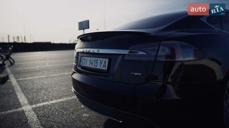 Лифтбек Tesla Model S 2013 в Львове