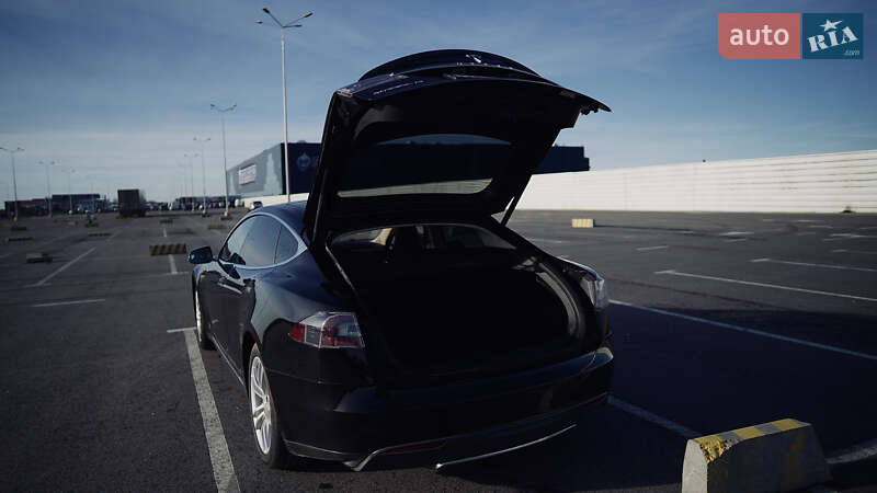 Лифтбек Tesla Model S 2013 в Львове