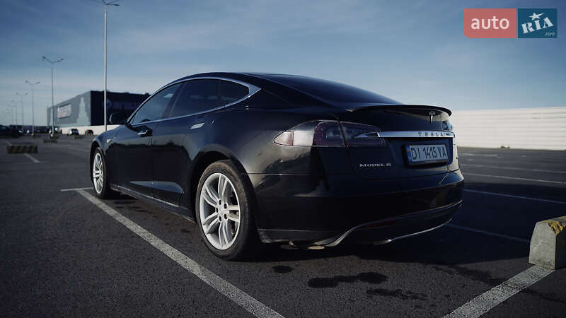 Лифтбек Tesla Model S 2013 в Львове