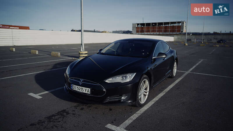Лифтбек Tesla Model S 2013 в Львове