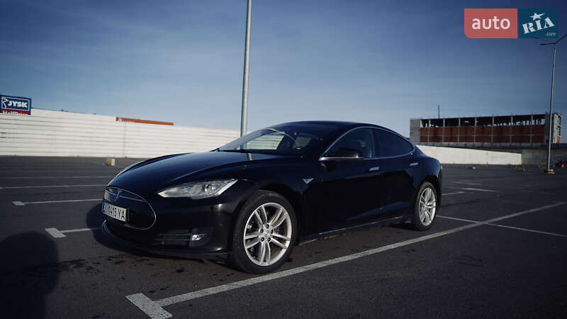 Лифтбек Tesla Model S 2013 в Львове