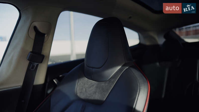 Лифтбек Tesla Model S 2013 в Львове