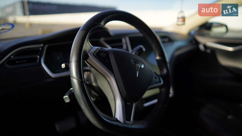 Лифтбек Tesla Model S 2013 в Львове