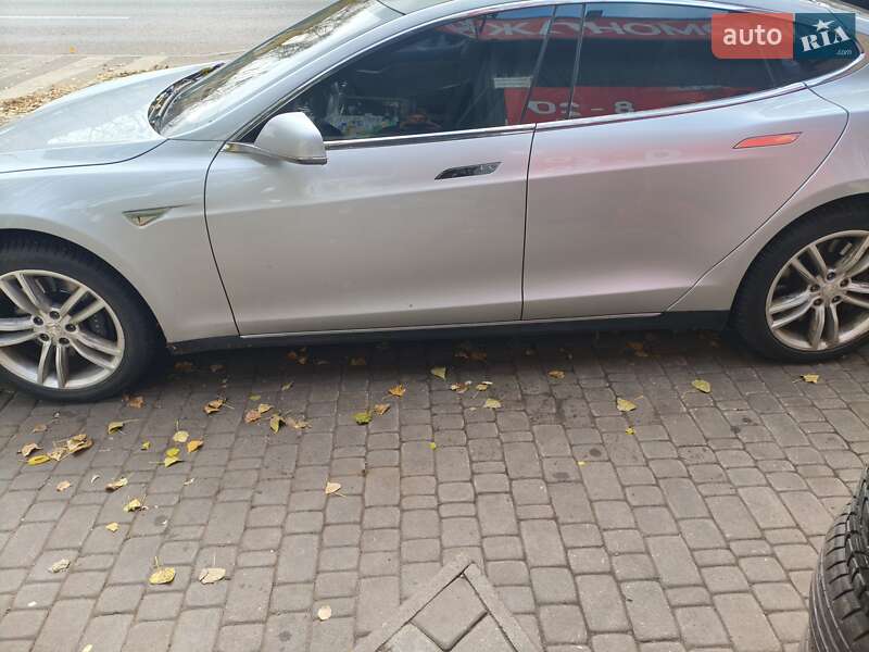 Лифтбек Tesla Model S 2013 в Ивано-Франковске фото 6 Лифтбек Tesla Model S 2013 в Ивано-Франковске