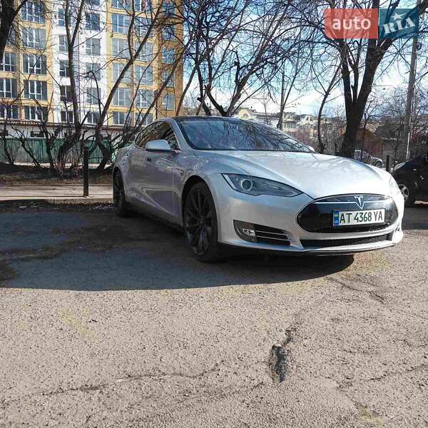 Лифтбек Tesla Model S 2013 в Ивано-Франковске фото 32 Лифтбек Tesla Model S 2013 в Ивано-Франковске