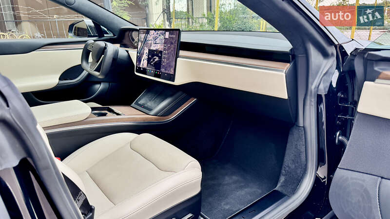 Лифтбек Tesla Model S 2024 в Киеве