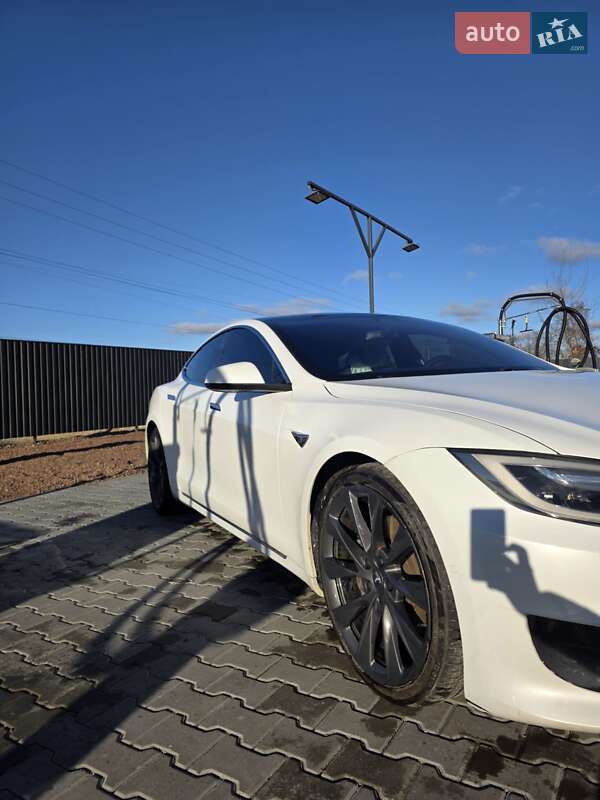 Лифтбек Tesla Model S 2017 в Киеве фото 10 Лифтбек Tesla Model S 2017 в Киеве
