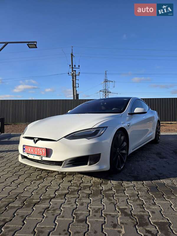 Лифтбек Tesla Model S 2017 в Киеве фото 8 Лифтбек Tesla Model S 2017 в Киеве