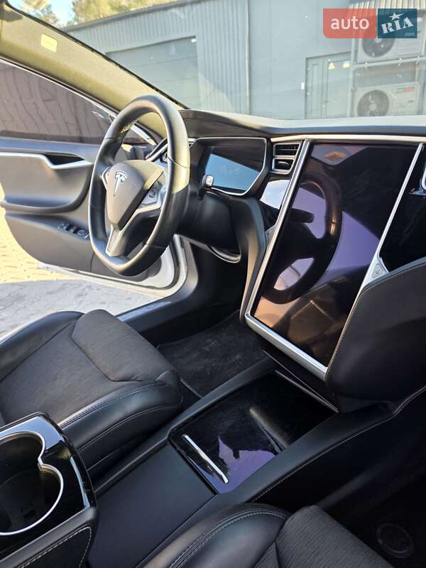 Лифтбек Tesla Model S 2017 в Киеве фото 21 Лифтбек Tesla Model S 2017 в Киеве