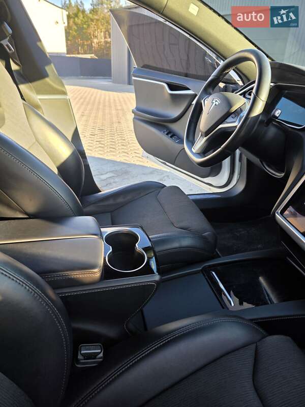 Лифтбек Tesla Model S 2017 в Киеве фото 22 Лифтбек Tesla Model S 2017 в Киеве