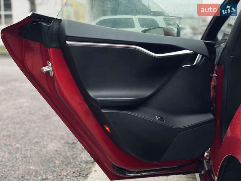 Лифтбек Tesla Model S 2016 в Львове фото 15 Лифтбек Tesla Model S 2016 в Львове
