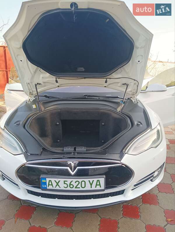 Лифтбек Tesla Model S 2014 в Днепре