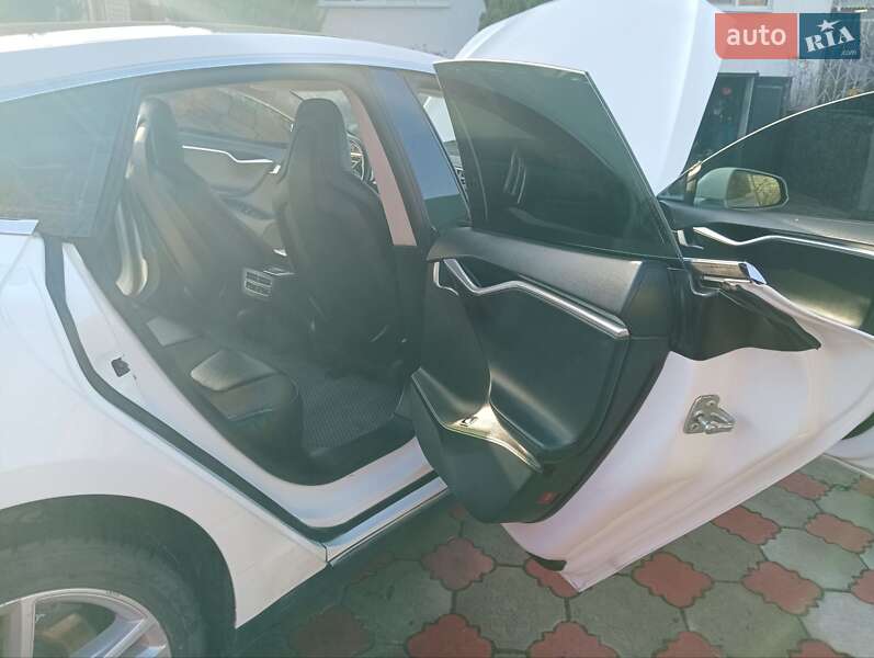 Лифтбек Tesla Model S 2014 в Днепре
