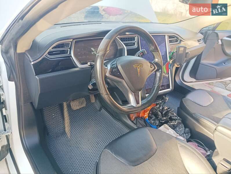 Лифтбек Tesla Model S 2014 в Днепре