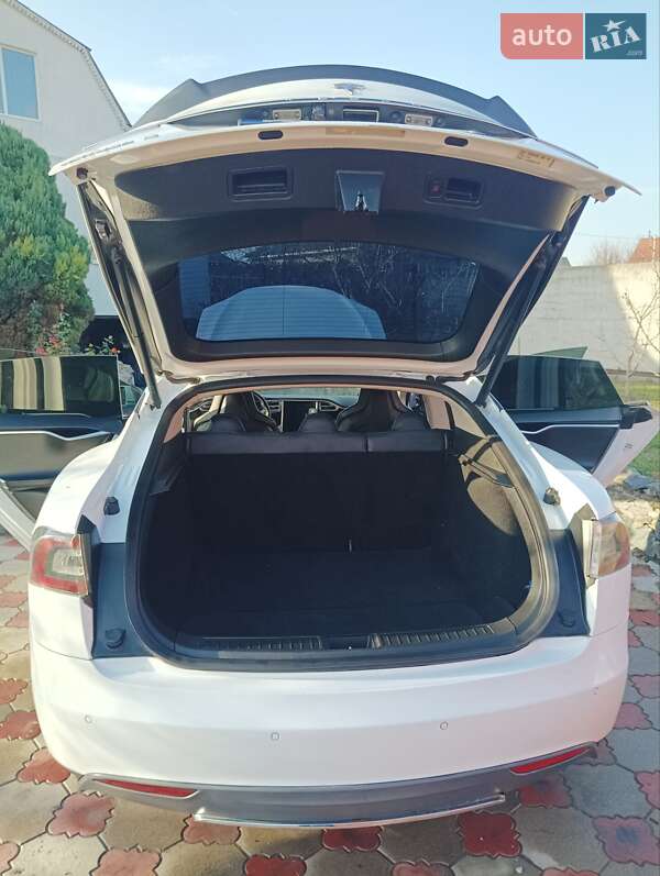Лифтбек Tesla Model S 2014 в Днепре