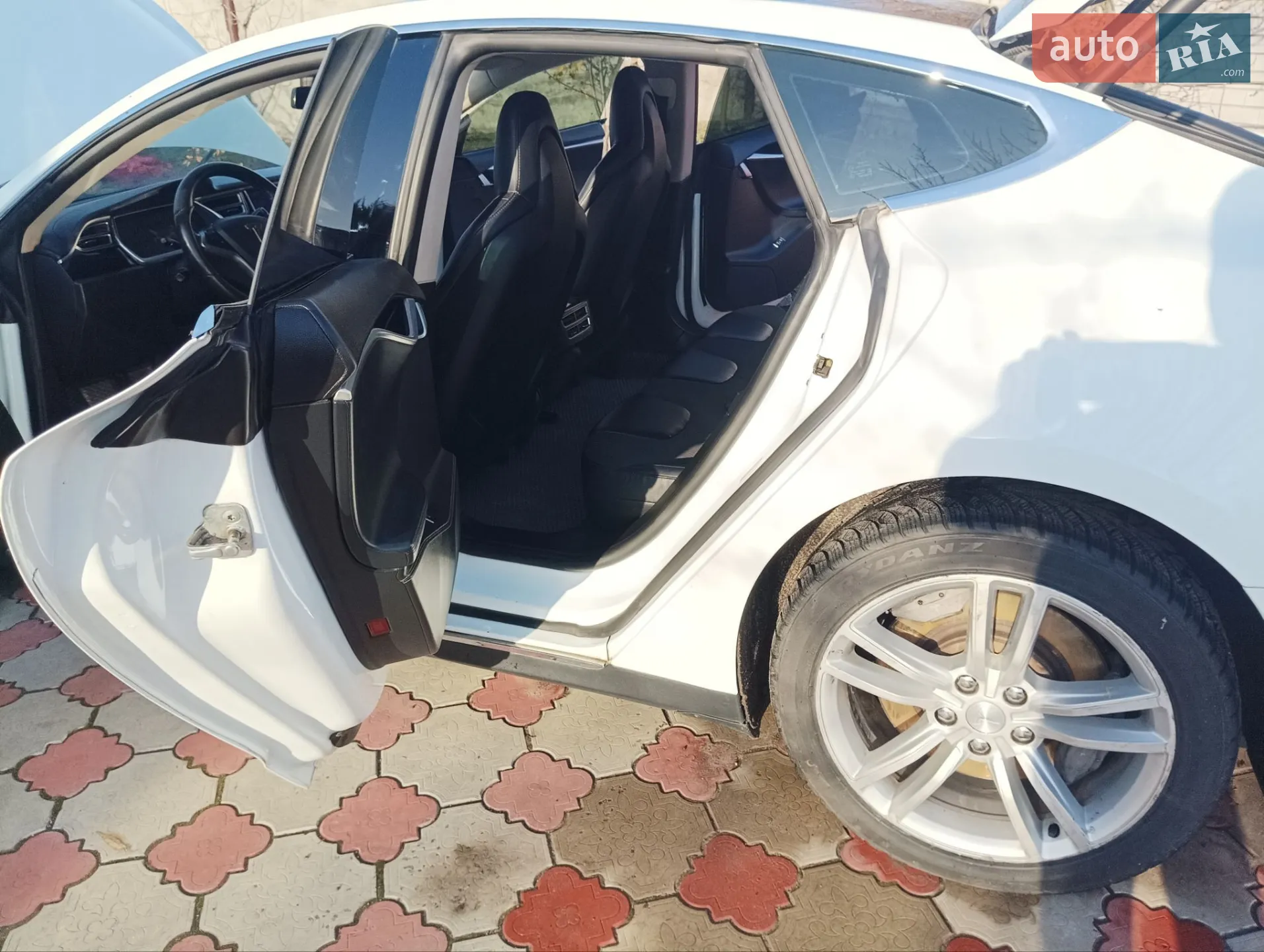 2014 Tesla Model S - мініатюра 26