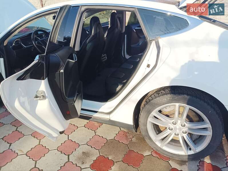 Лифтбек Tesla Model S 2014 в Днепре фото 26 Лифтбек Tesla Model S 2014 в Днепре