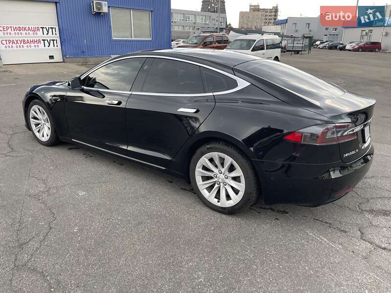 Лифтбек Tesla Model S 2016 в Киеве