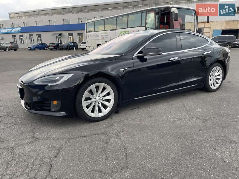 Лифтбек Tesla Model S 2016 в Киеве