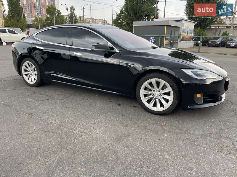 Лифтбек Tesla Model S 2016 в Киеве