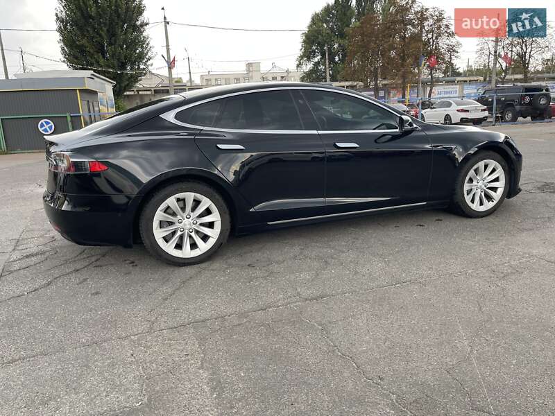Лифтбек Tesla Model S 2016 в Киеве