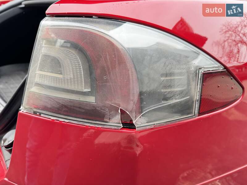 Лифтбек Tesla Model S 2014 в Полтаве фото 35 Лифтбек Tesla Model S 2014 в Полтаве