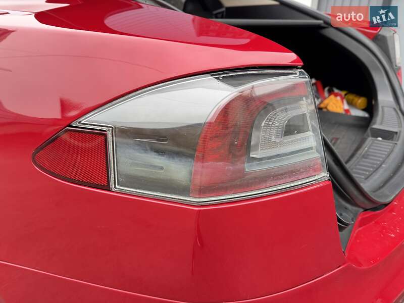 Лифтбек Tesla Model S 2014 в Полтаве фото 37 Лифтбек Tesla Model S 2014 в Полтаве
