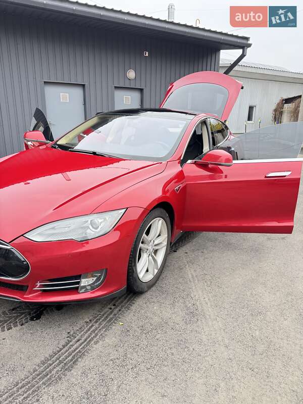 Лифтбек Tesla Model S 2014 в Полтаве фото 46 Лифтбек Tesla Model S 2014 в Полтаве