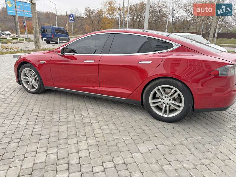 Лифтбек Tesla Model S 2014 в Полтаве фото 47 Лифтбек Tesla Model S 2014 в Полтаве
