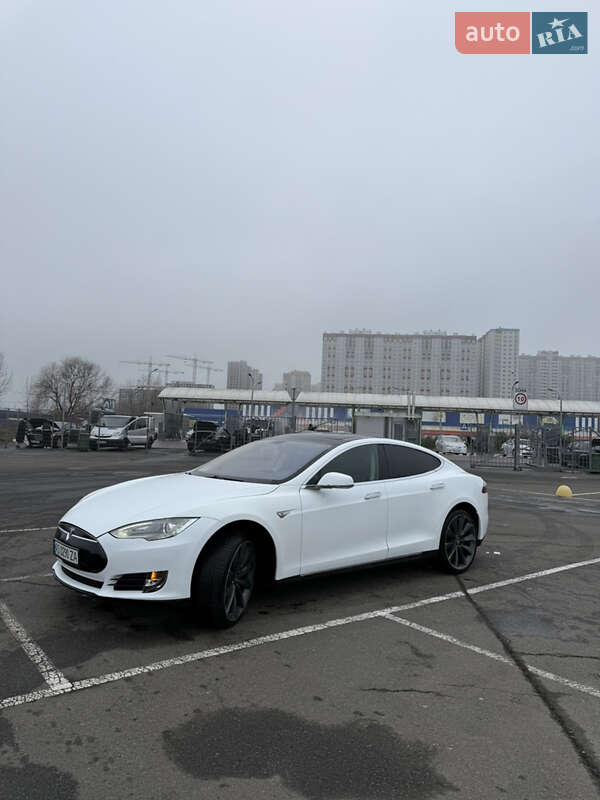 Лифтбек Tesla Model S 2013 в Киеве